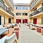 Room A09 Majestic Hotel